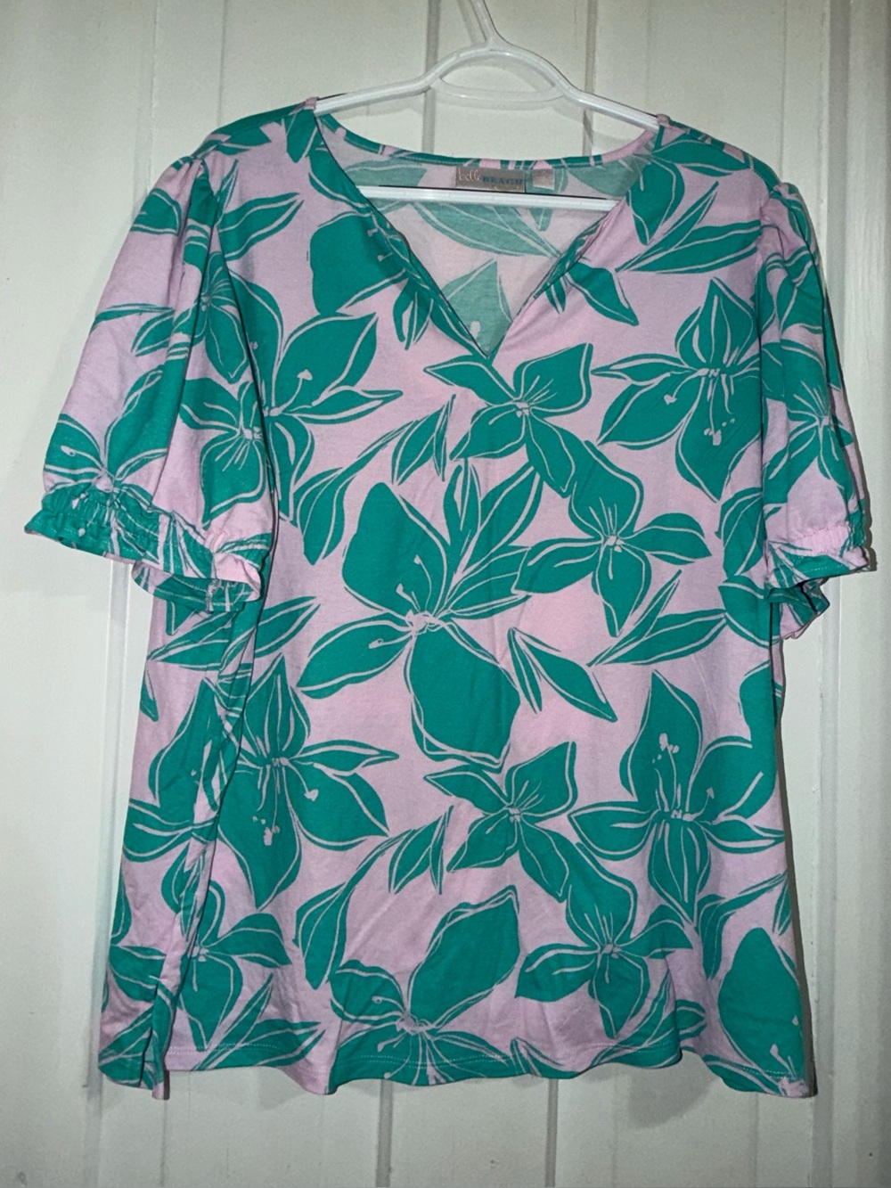 Women’s size 1X shirt Floral V-Neck Short Sleeve Top Belle Beach Kim Gravel